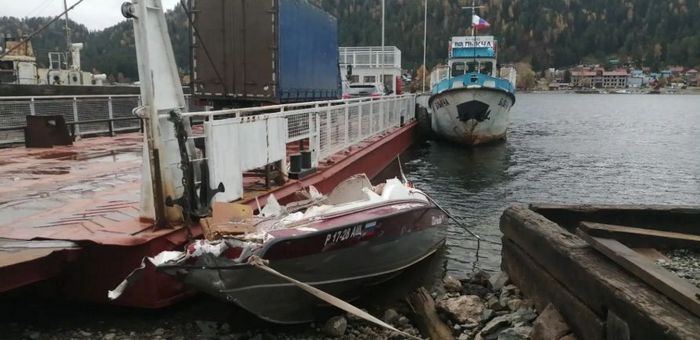 На Телецком озере столкнулись два судна, один человек погиб