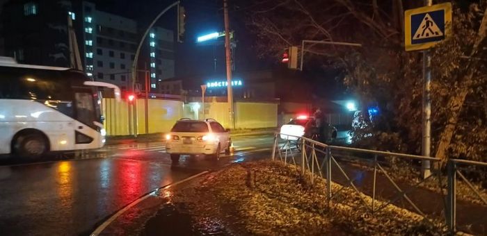 Ехал на красный свет: девятилетний велосипедист пострадал в ДТП в Майме