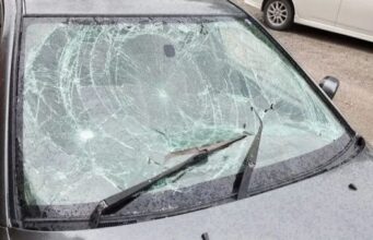 Молодой горожанин разбил чужую машину, выясняя отношения с ухажером сестры Молодой горожанин разбил чужую машину, выясняя отношения с ухажером сестры