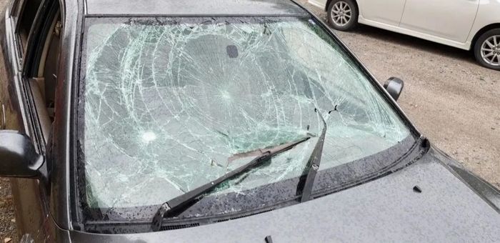 Молодой горожанин разбил чужую машину, выясняя отношения с ухажером сестры