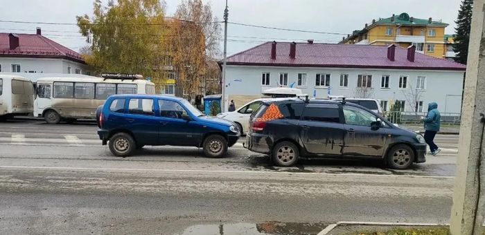 В ДТП с двумя иномарками в Горно-Алтайске пострадала девочка-подросток