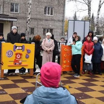 Дворы трех многоквартирных домов благоустроили в Горно-Алтайске