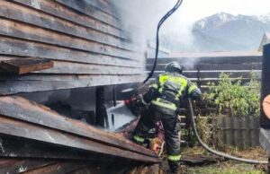 За сутки произошло два пожара: в Чемале горел дом, в Подгорном – хозпостройка За сутки произошло два пожара: в Чемале горел дом, в Подгорном – хозпостройка