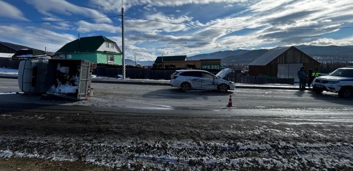 УАЗ и Subaru столкнулись в Улагане: пострадала автоледи