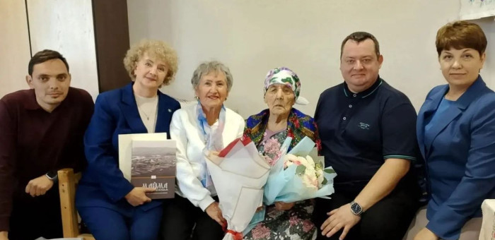 Старейшая жительница Маймы Полина Манеева отмечает 107-й день рождения