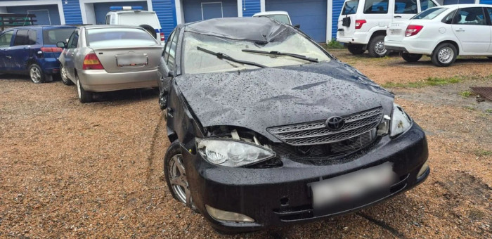 Возле Усть-Коксы перевернулась Toyota Camry, водитель был нетрезв