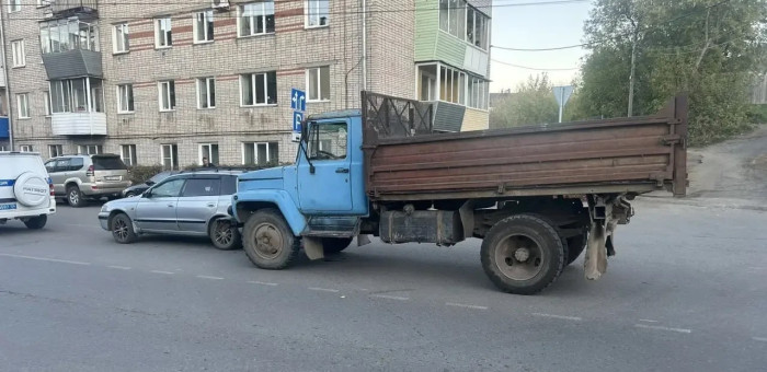 Смертельное ДТП в Горно-Алтайске: погиб водитель грузовика