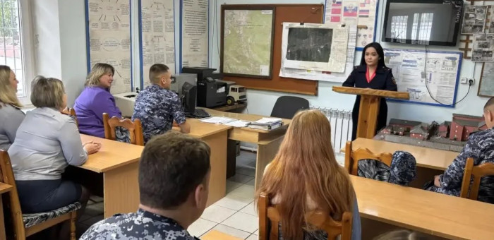 Для сотрудников ОФСИН провели занятие по правилам дорожного движения