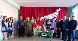 В Верх-Карагуже открыли мемориальные доски и «Парту Героев» в память о земляках, погибших на СВО photo 1