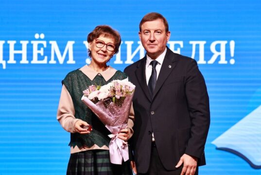 День учителя торжественно отметили в Горно-Алтайске photo 1